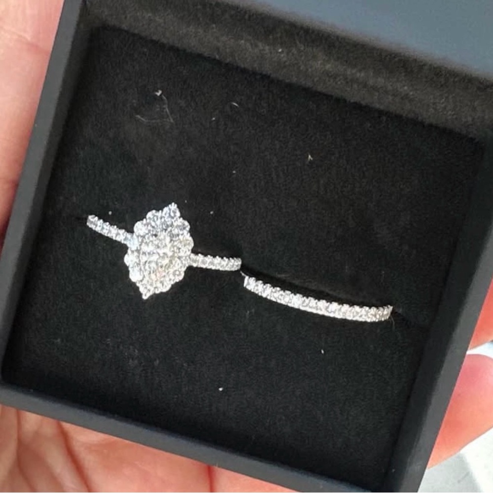 Elegant Silver Diamond Ring Set - image 2